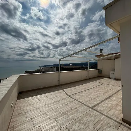 Casa Medina - 2 Passi Dal Mare * 비에스테